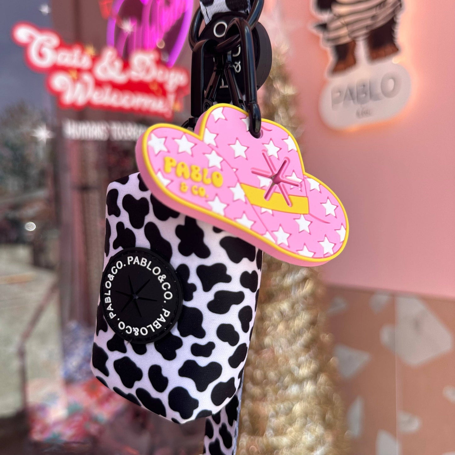 Hola: Doo Doo Holder